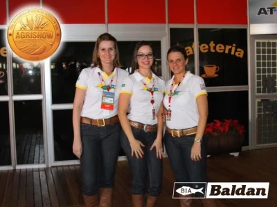 Maiza, Jaqueline e Mariana no stand Baldan