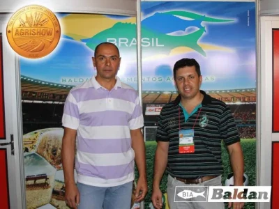 Luiz e Heliton no stand Baldan