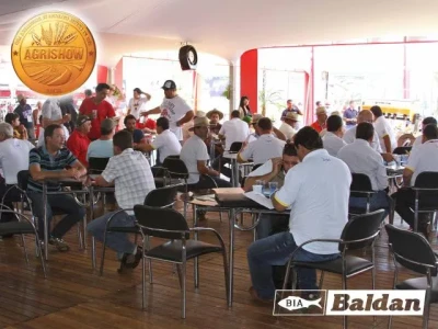 Clientes no stand Baldan